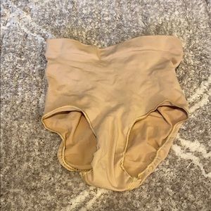 Skims midwaist brief